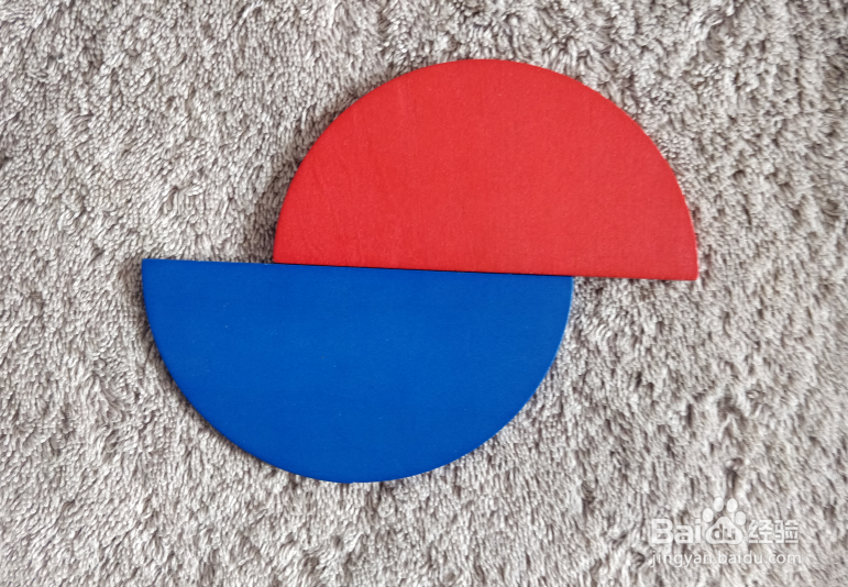 用蒙氏积木怎样拼一只站着拍翅的大嘴鸟？