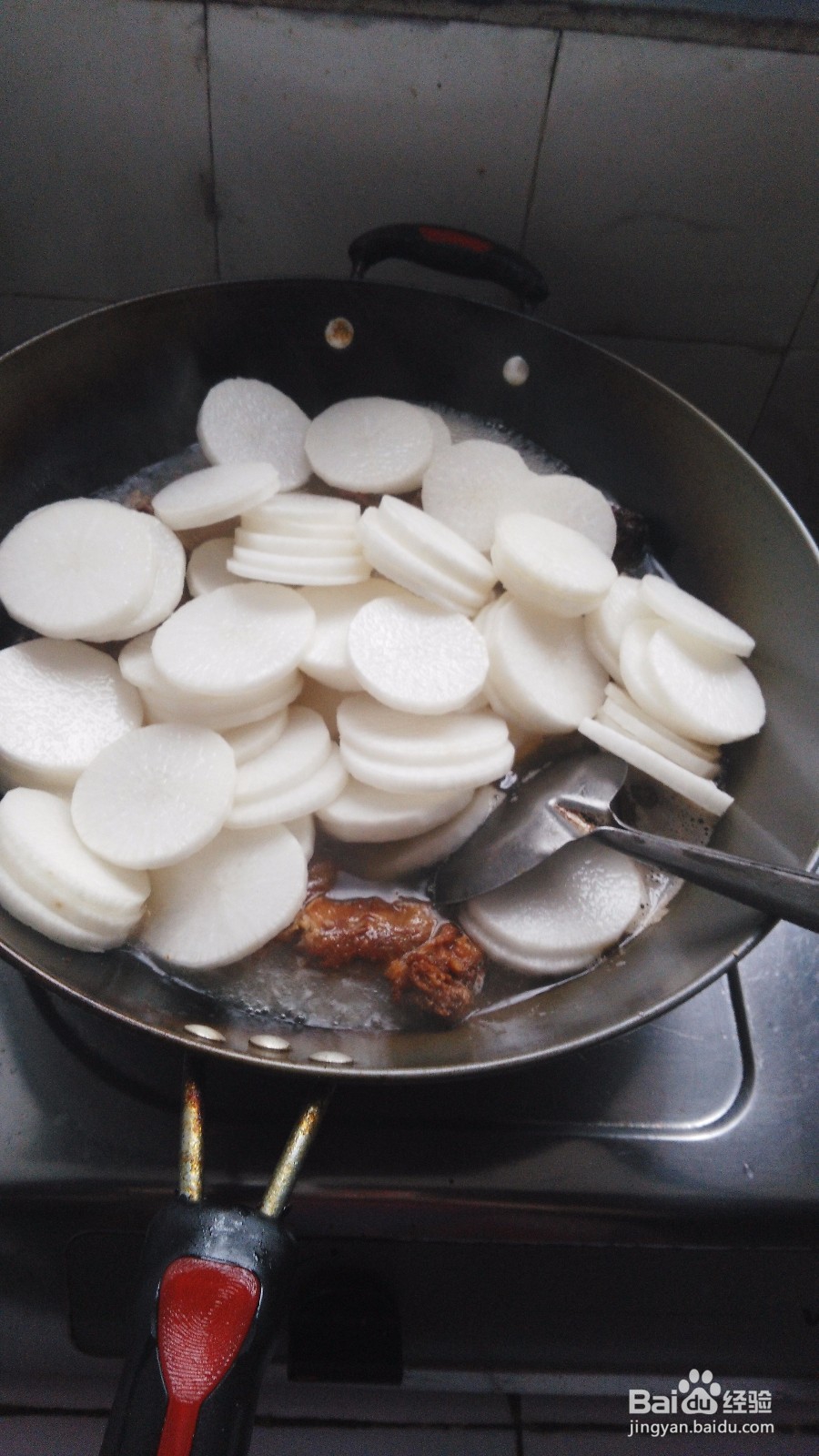 白萝卜烧鸭架的做法