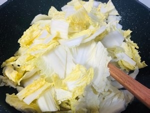 简单晚餐——醋溜白菜片的制作方法
