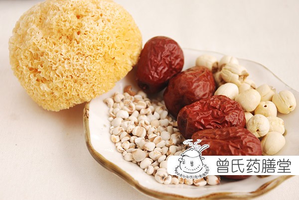 红枣薏米银耳羹