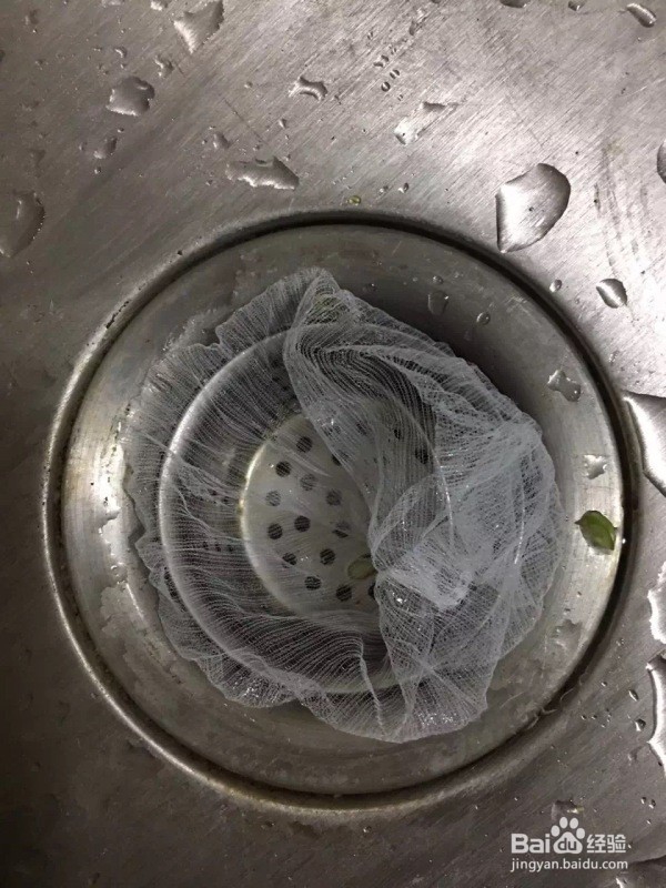 厨房里的顽固油垢,如何轻松清理?