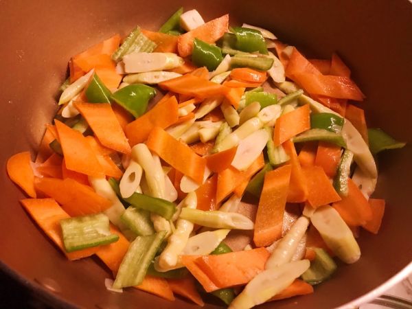 青椒胡萝卜炒猪心