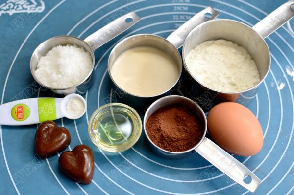 咸焦糖巧克力杯蛋糕