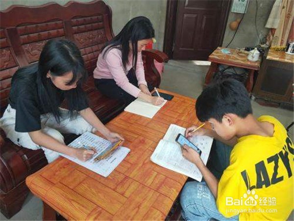 网上授课与当堂上课的老师对学生的影响。