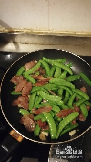 超脆爽美味的荷兰豆炒香肠