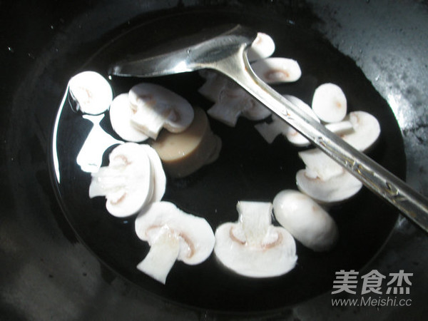蘑菇鸡蛋汤面