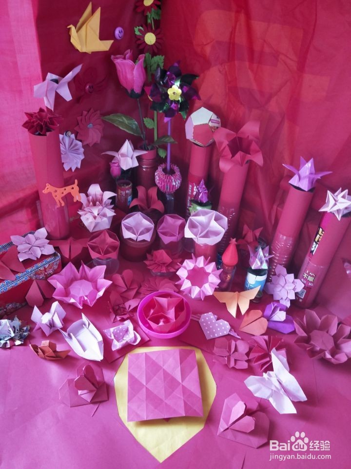 工艺美术馆：圆形多格彩盒。