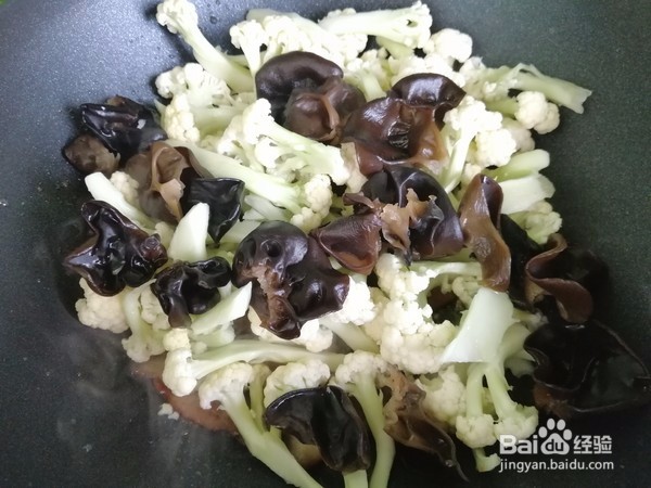 菜花木耳炒腊肉