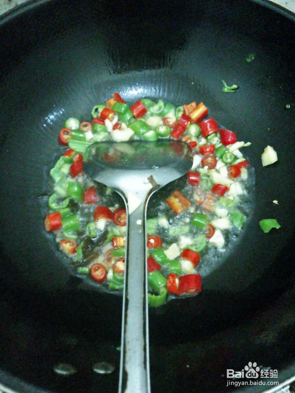 爆炒木耳烧魔芋的做法