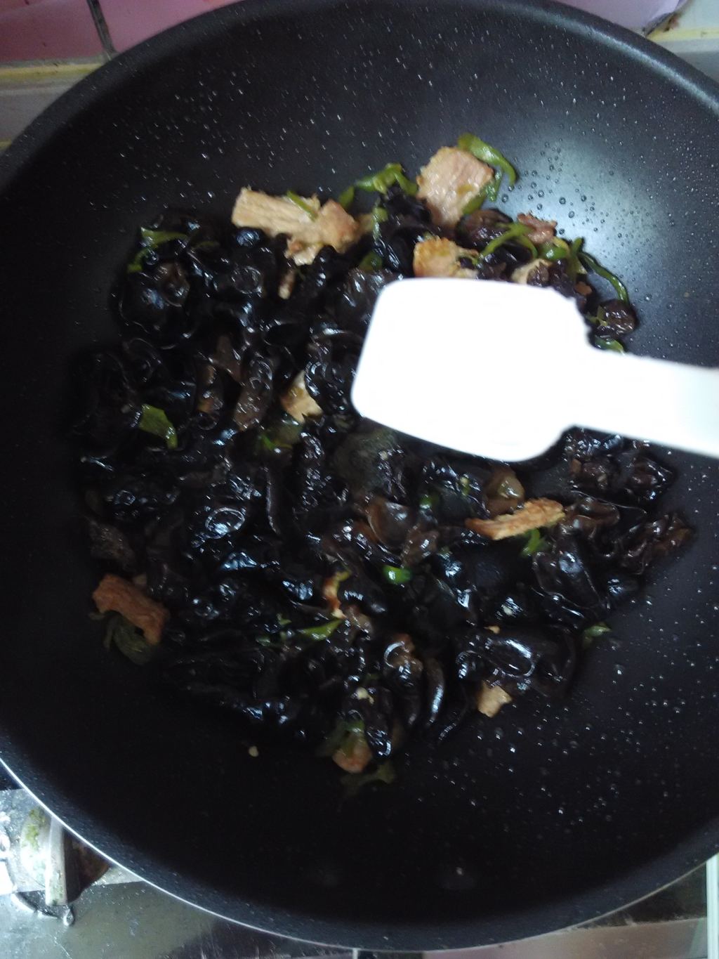 黑木耳炒肉片的做法，味道特别棒！