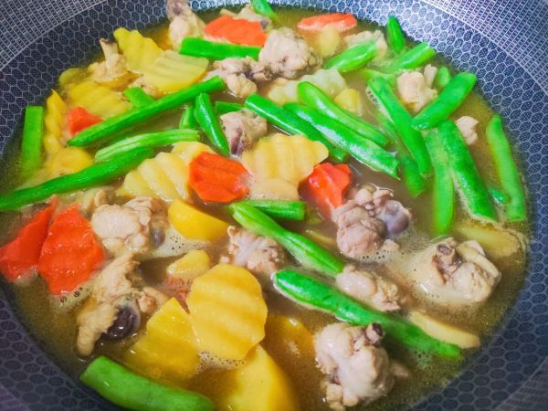 咖喱土豆鸡块盖浇饭