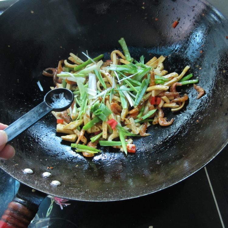 河虾豆腐丝的做法，你学会了吗？