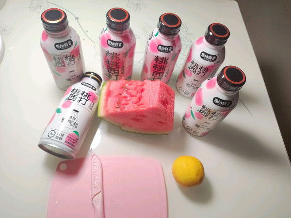 西瓜桃桃气泡水