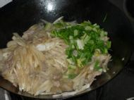 萝卜炒肉的做法