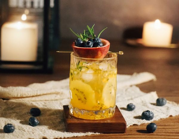 自制金色微醺鸡尾酒百加得金朗姆