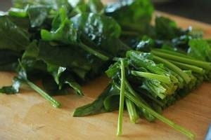 教你怎么做果仁菠菜拌木耳