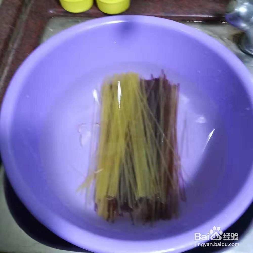 西红柿青菜鱼丸煮鱼骨粉的简单做法