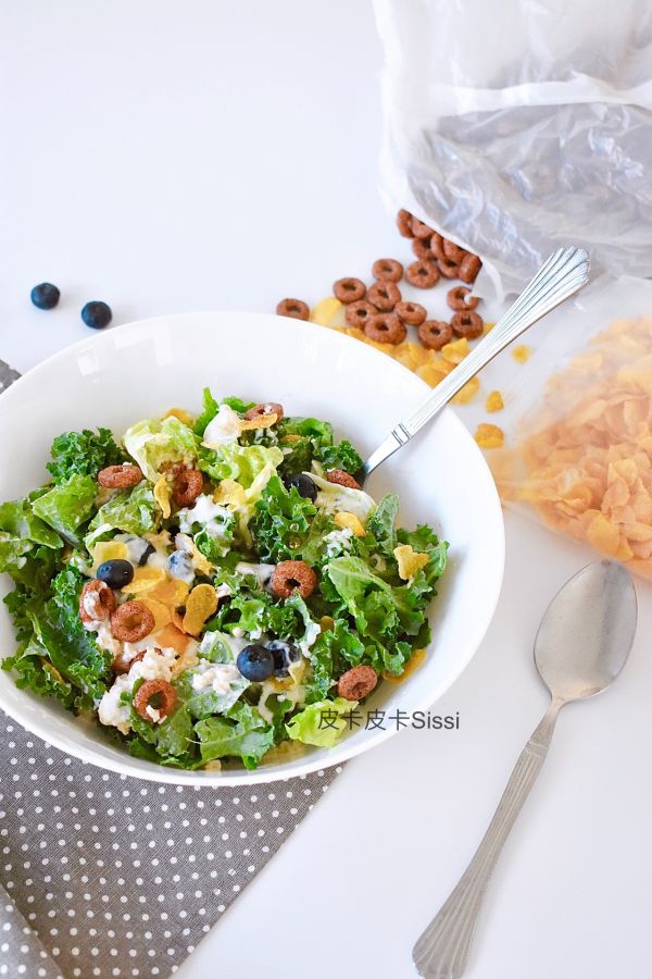 隔夜燕麦玉米片羽衣甘蓝早餐沙拉