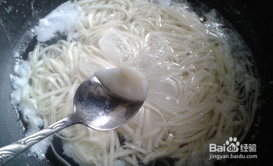 鹌鹑蛋清汤面的做法