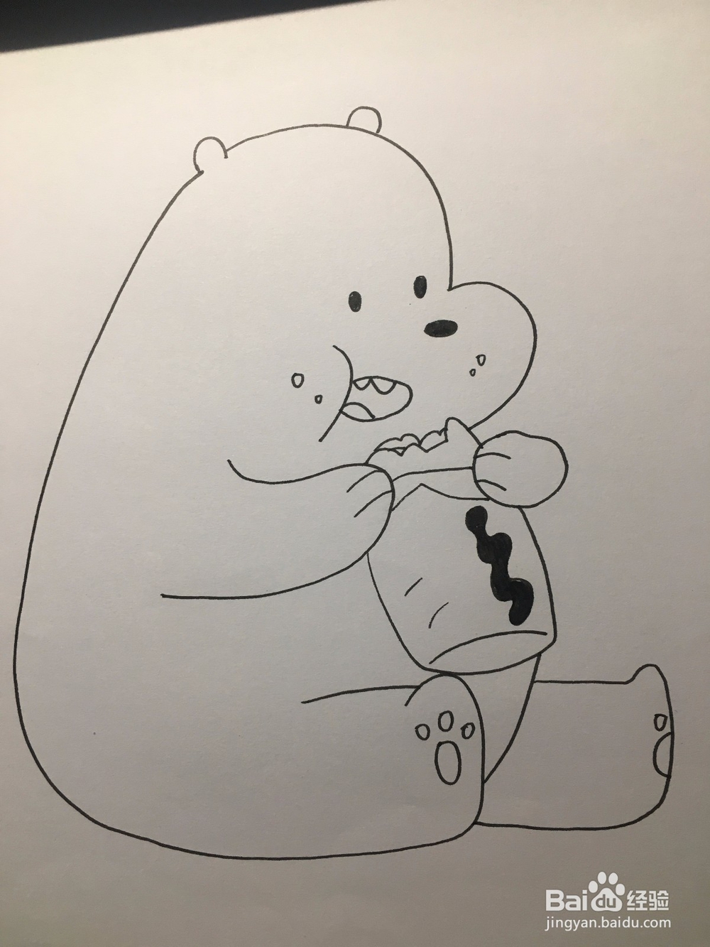 手绘简笔画:一只正在吃零食的大熊