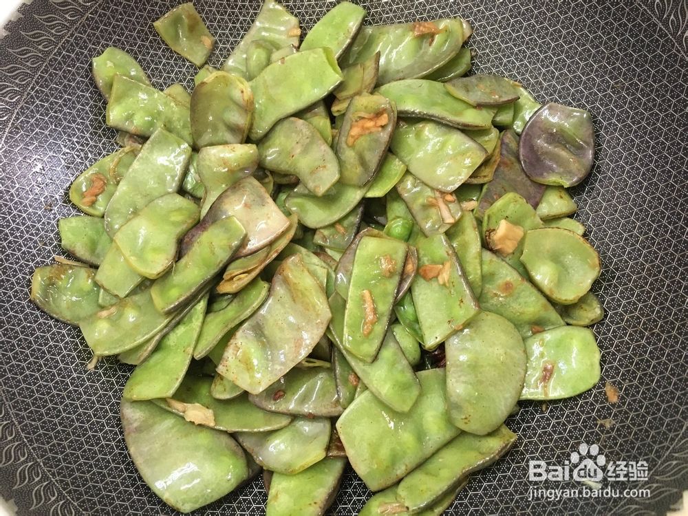 冬天菜谱——腊肠焖扁豆的做法,绵密香甜