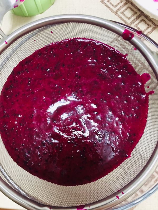 火龙果麻薯坚果软欧包