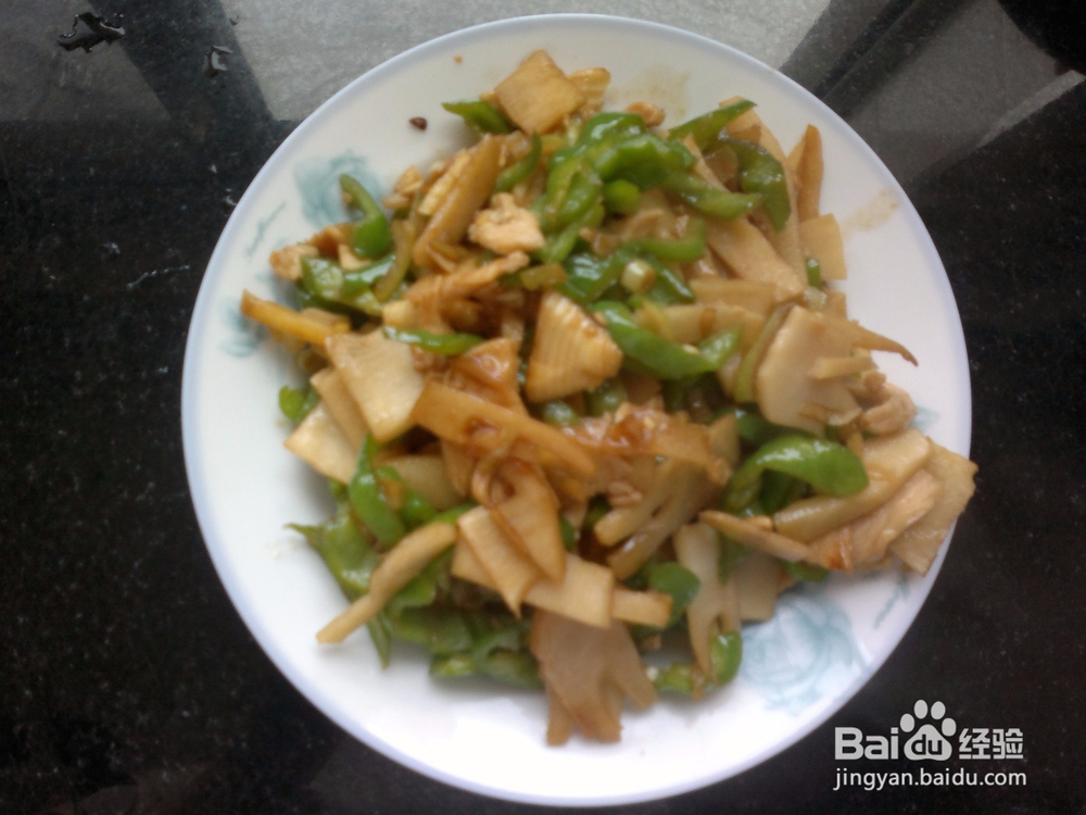 <b>低热量健康的青椒竹笋片炒鸡脯肉的做法</b>