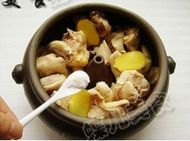 莲藕啤酒汽锅鸡的做法