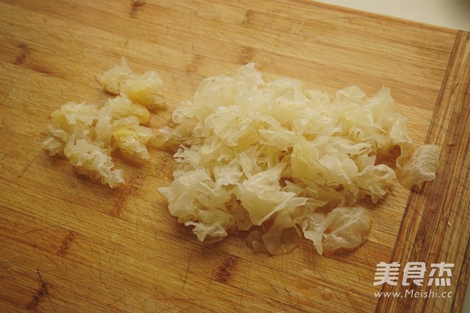 木瓜银耳炖的做法