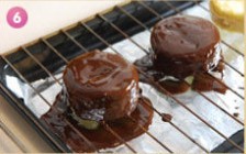 巧克力淋酱杏仁蛋糕