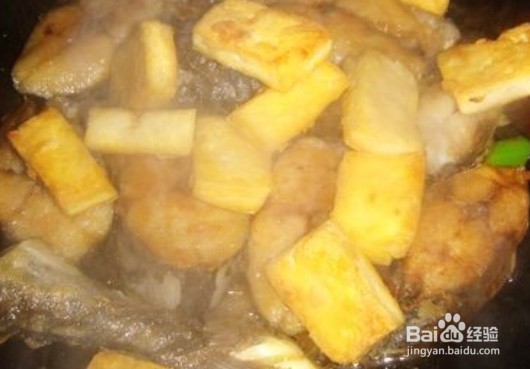 鲅鱼炖豆腐的做法