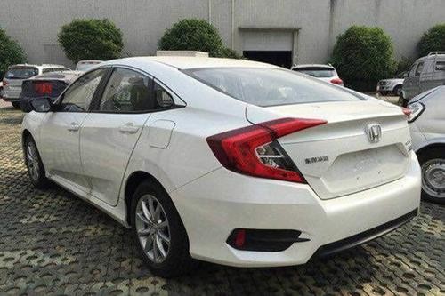 本田思域的拖车挂钩在哪里