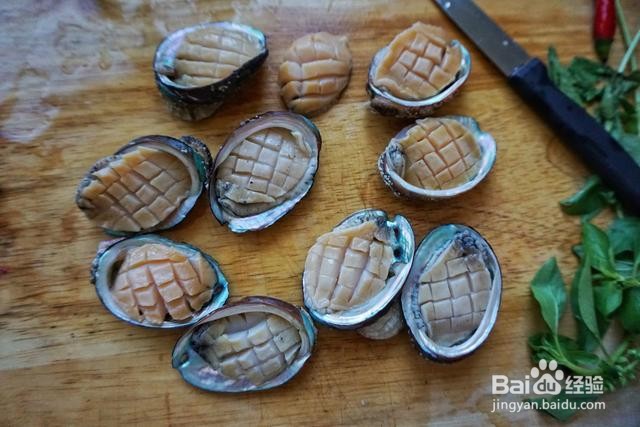 家庭自制蒜香粉丝鲍鱼蒸蛋