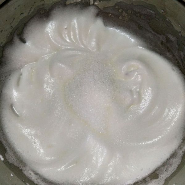 蔓越莓中空戚风蛋糕