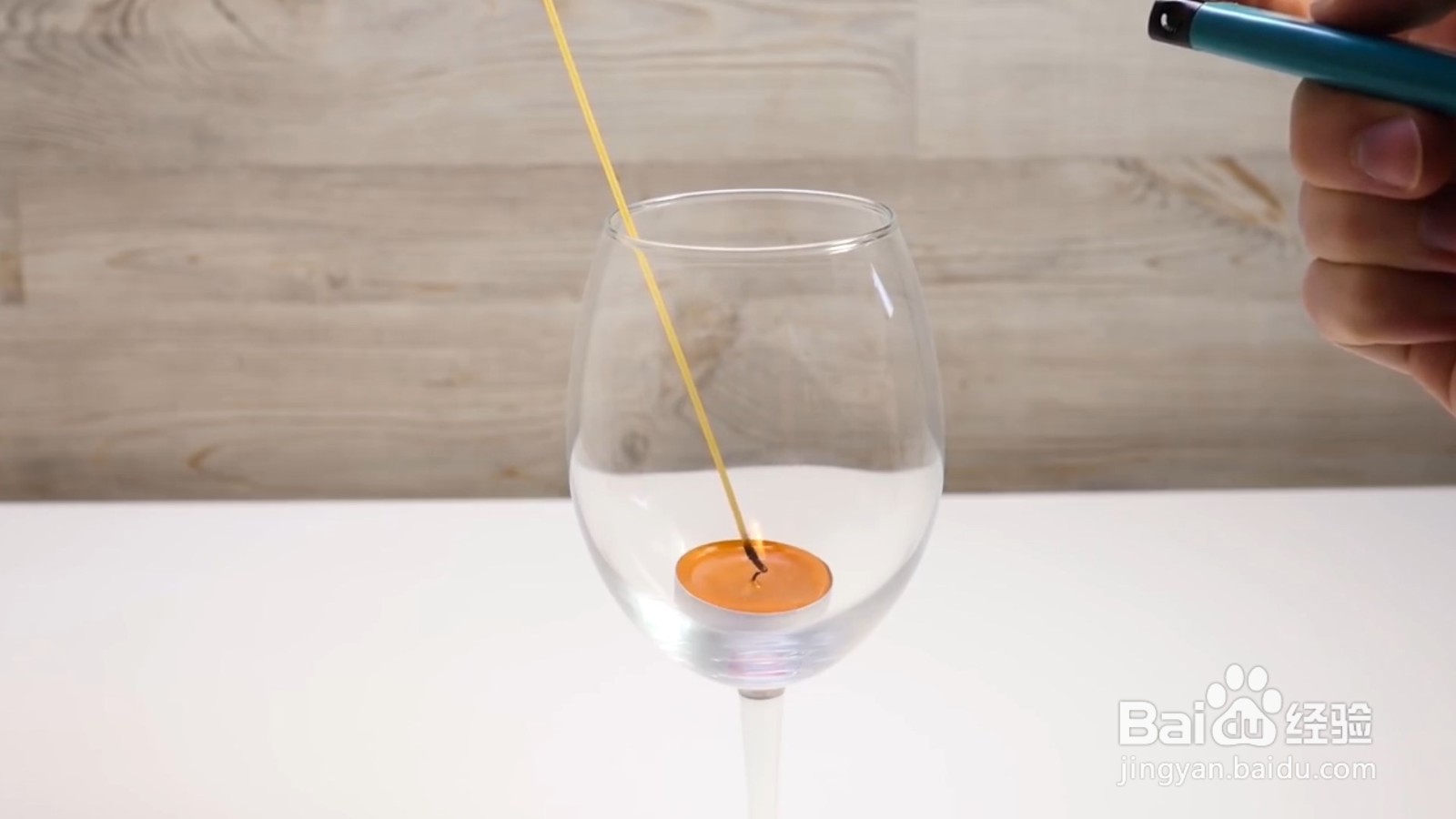 蜡烛放在高脚杯中点不着怎么办?一个技巧教会你