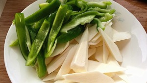 茭白小炒牛蛙的做法