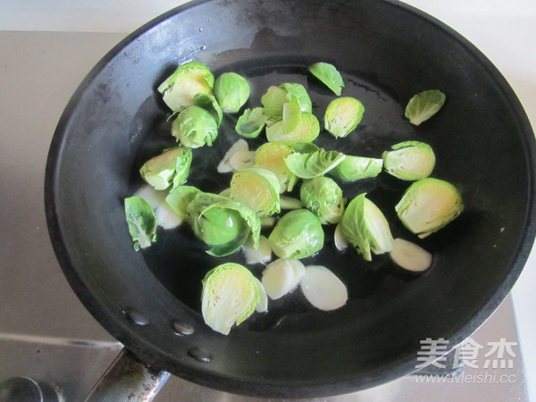 笋片炒抱子甘蓝