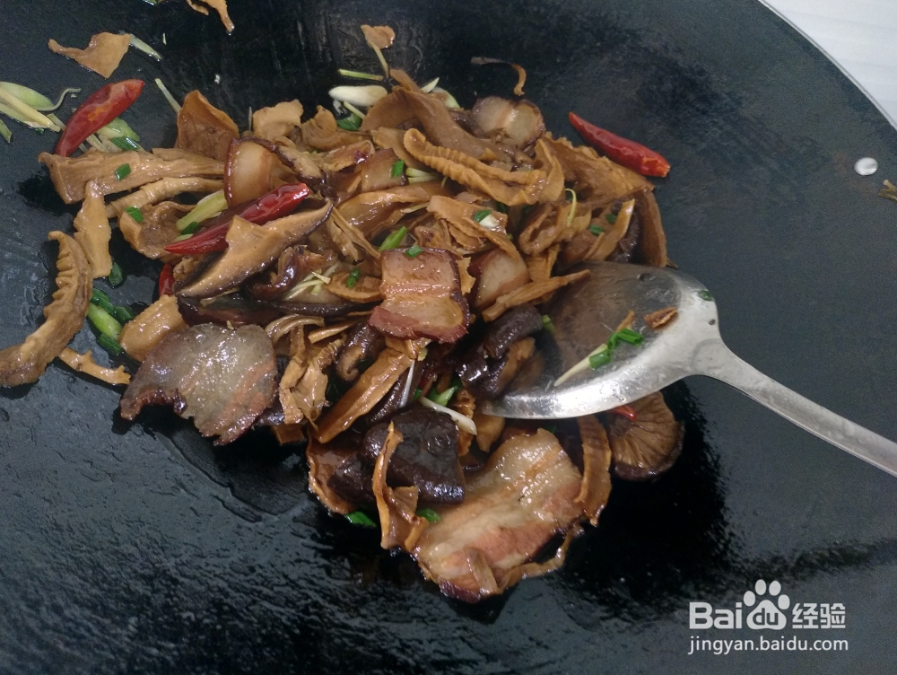 让人流口水的冬菇笋干腊肉
