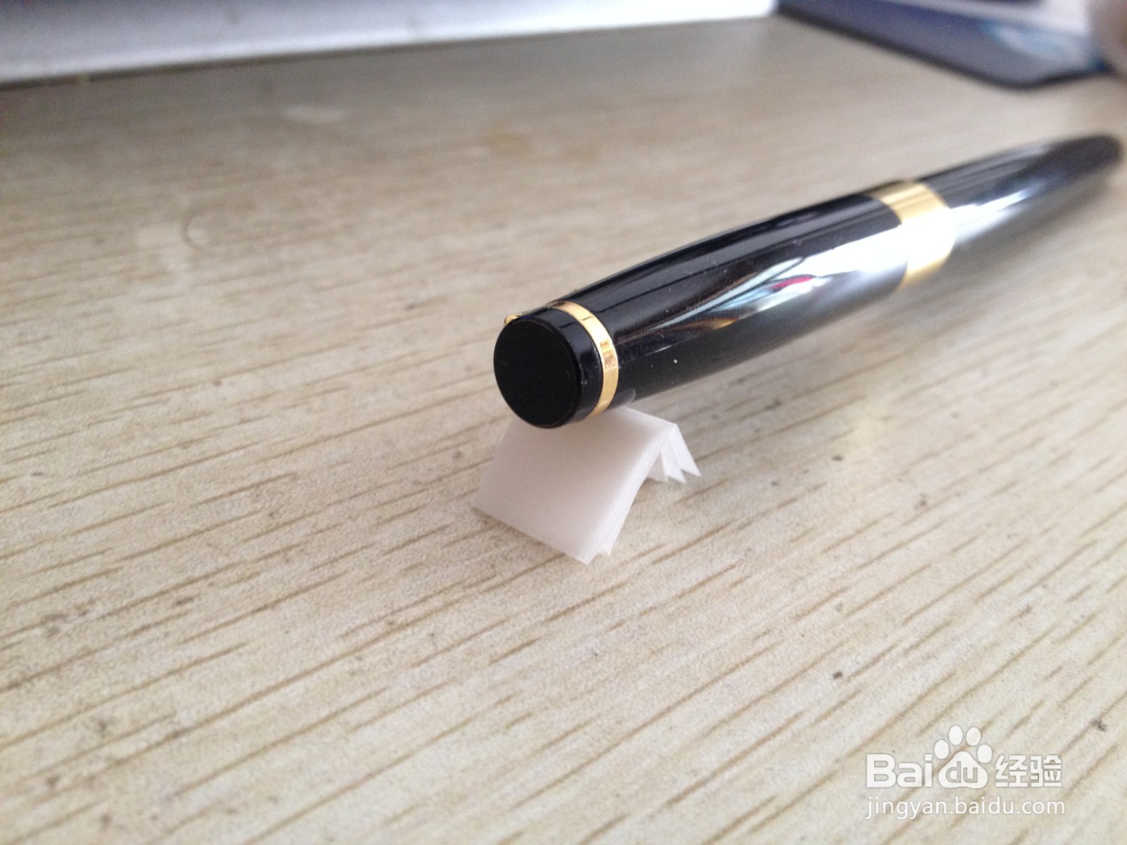 如何用一个长方形硫酸纸做个简易的钢笔支架