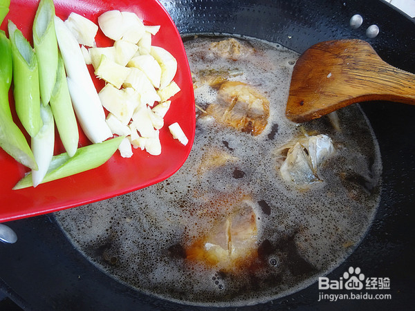 鲤鱼炖粉条的制作方法