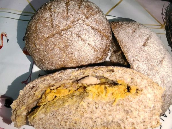 金枪鱼肉松全麦藜麦面包