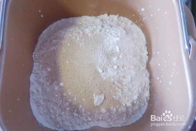 家庭自制小龙虾熏肉彩蔬披萨