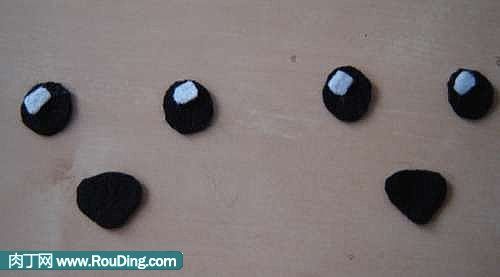 怎样用旧衣服改造DIY小熊袜子拖鞋？