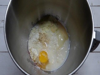 紫薯坚果拉丝软欧怎么做？