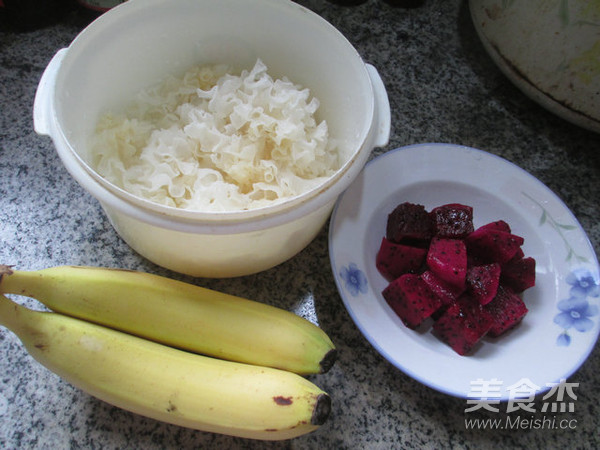 火龙果香蕉银耳汤