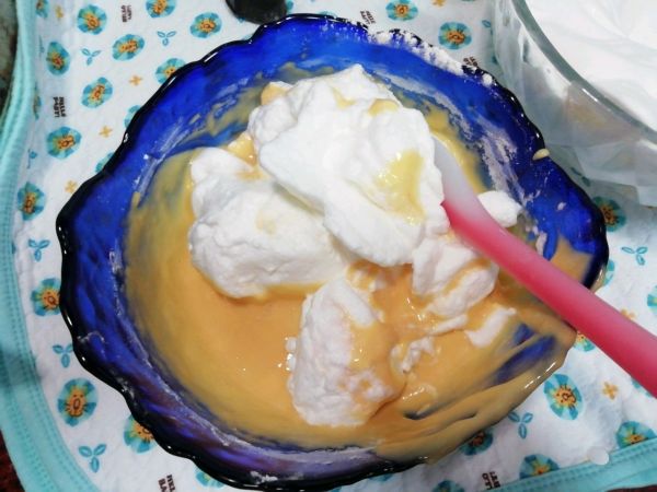 葡萄干戚风蛋糕