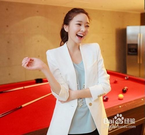 干练气质小西装教你穿出早春清新感