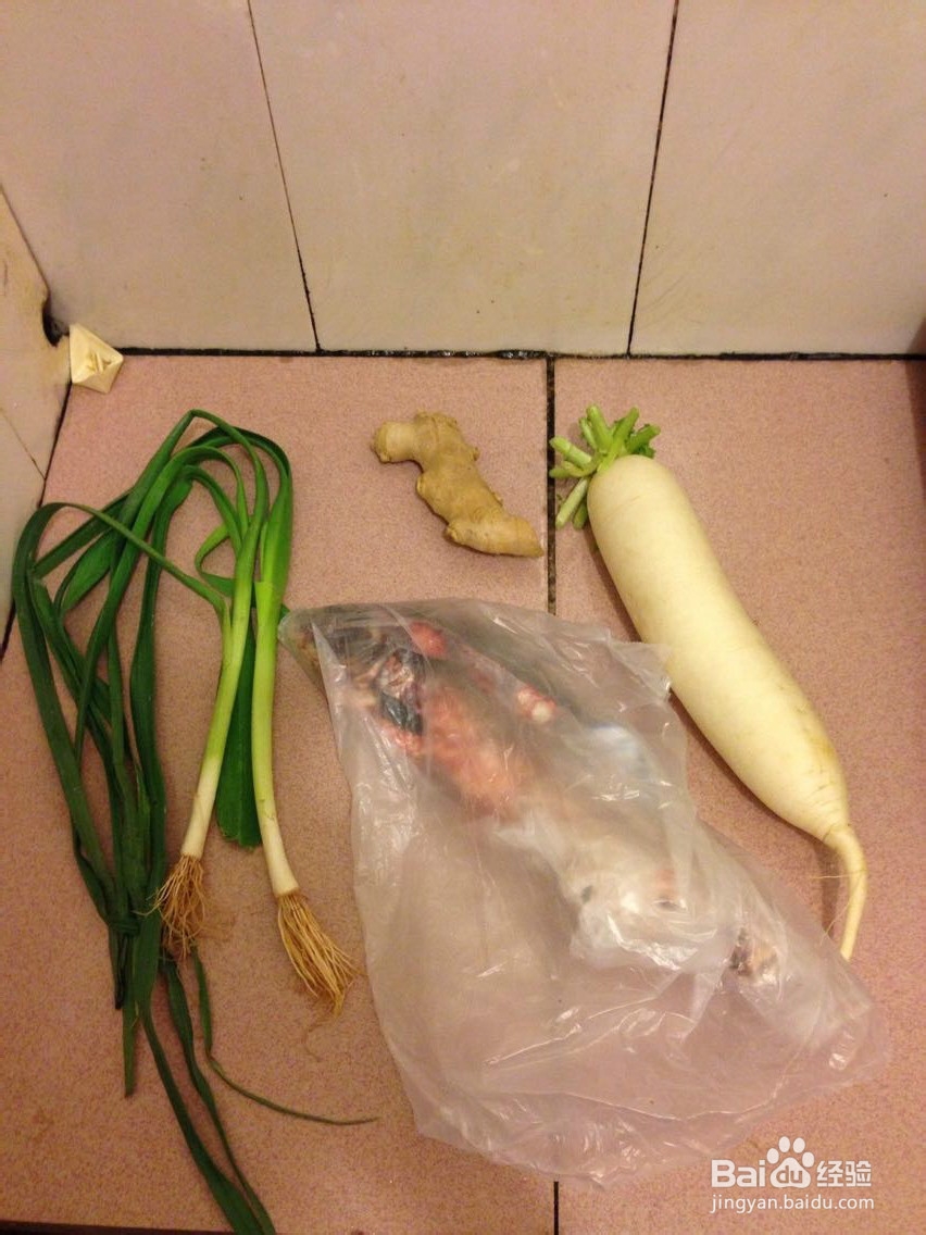 菜鸟都可以完成的鲜甜浓汤:萝卜丝鲫鱼汤