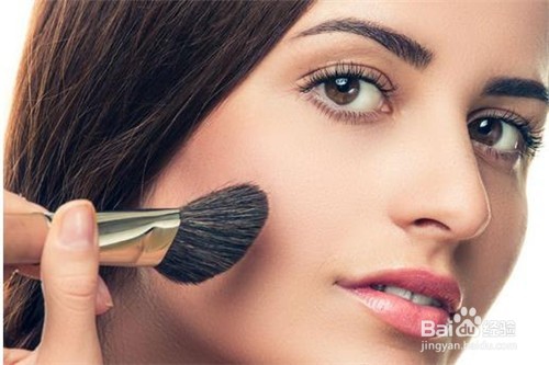 基础的化妆工具都有哪些？新手美眉快来学习！