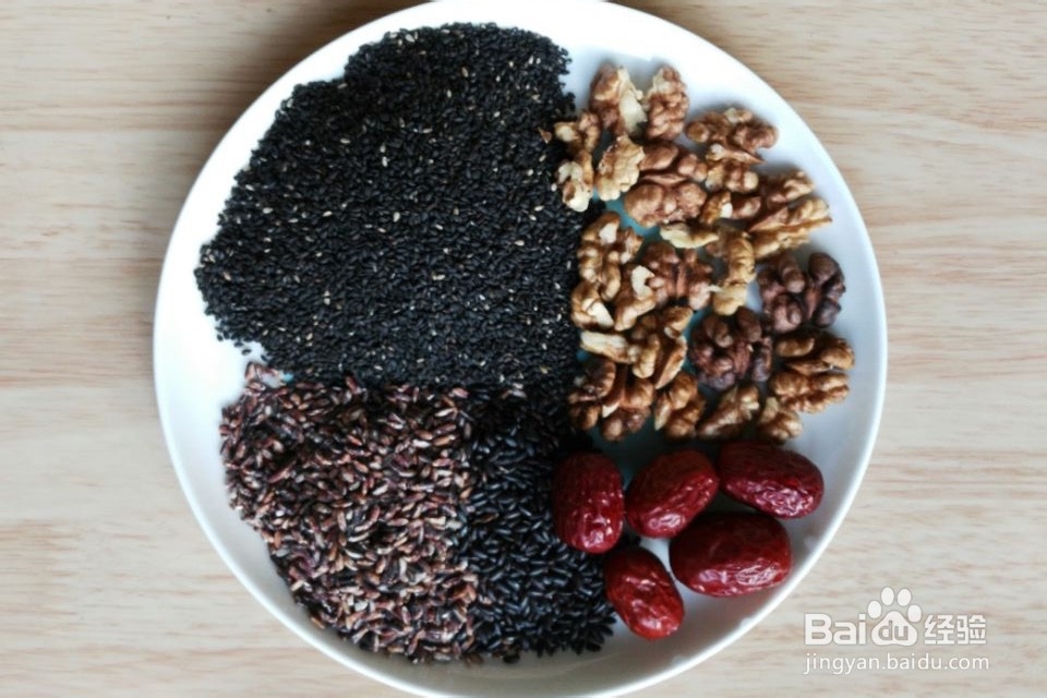 制作简单,香味浓郁的黑芝麻核桃糊